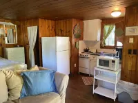 Parkview Cottage #1 - 1/2 block to beach.