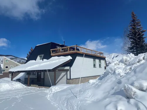 Mountain Vintage Vacation Home! Conveniently in Mt CB, easy access to trails!