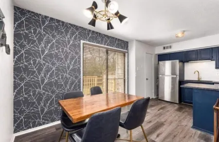 Oakwell Townhome - King Bed Suite minutes from Texas A&M