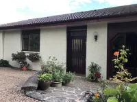 Spacious Studio Apartment with en-suite, full kitchen and private entrance Hotels in Roybridge