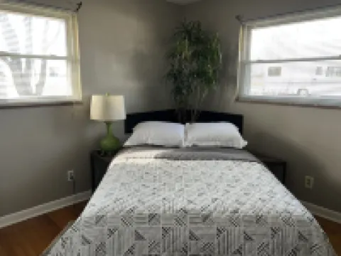 Ranch home American Spa hot tub for 6, sleep number bed , pool table, smart tvs!