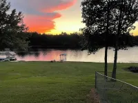 Lakeside Runway Retreat, waterfront kayaks, luxury in the country