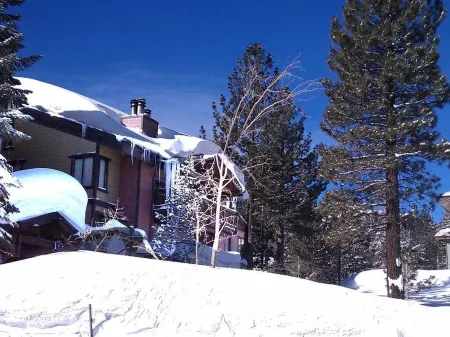 Year round fun luxury location steps to Village, close to all outdoor activities