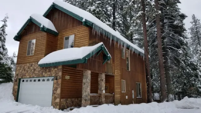 King’s Cabin Mtn Retreat at Shaver Lake! – Nr Village, wifi, A/C, Prem Property!