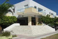 Leonidas Hotel & Studios - 2-Star