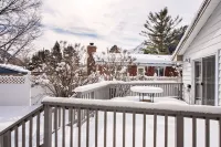 Family Home Across from Rio Grande Trail, Near Downtown and Hot Springs Pools!