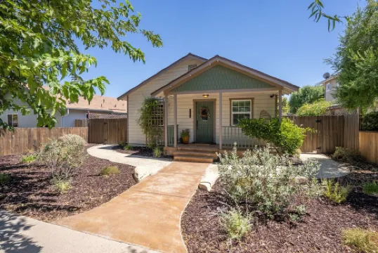 Discover the Perfect Wine Country Getaway on Vine Street in Paso Robles!