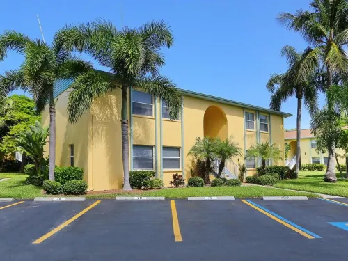 Best location on the island.  Private dock, steps to Anna Maria Beach and Pier