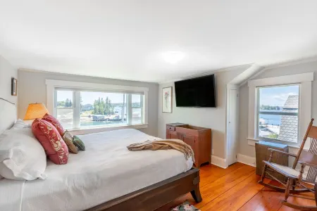 Gardenwalk Crest House