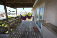 In The Heart of Hatteras Village. Close to Beach, Restaurants and Marinas.