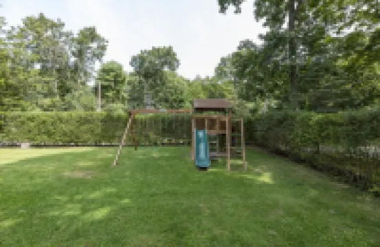 Mansion Near the Bay. 7 bedrooms! Chef’s kitchen.