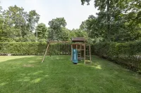 Mansion Near the Bay. 7 bedrooms! Chef’s kitchen. Hotels in North Sea