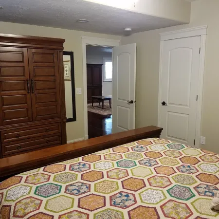 Great Sandy apartment with hot tub and pool table!
