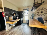 Charming Guesthouse in Historic Old Colorado City – Cozy & Convenient!