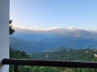 The Golden Retreat Hotel in Pelling - Mountain view
