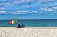 Chic 1-Bedroom Condo Steps to Bonita Beach. Free in Suite WiFi & AC.  Pools Open