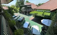 Hary's Homestay - parking