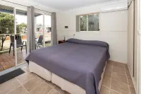 Big4 Opal Holiday Park Hotels near Lightning Ridge Golf Course