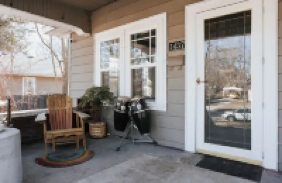Tranquil Pet-Friendly Bungalow in Midtown Springfield with High-Speed Wi-Fi