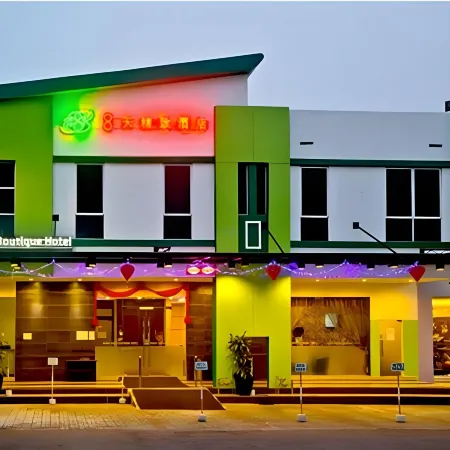 Eight Days Boutique Hotel - Impian Emas
