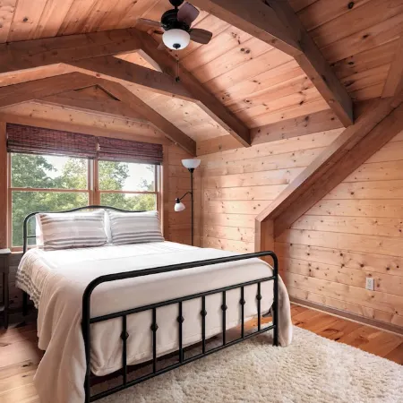 Shenandoah Log Cabin *Hot Tub Indoor Fireplace*