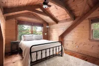 Shenandoah Log Cabin *Hot Tub Indoor Fireplace*