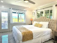 Newly Remodelled 4-bedroom cottage in Amazing Kaanapili with ACs