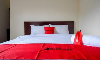 RedDoorz Near Terminal Mendolo Wonosobo