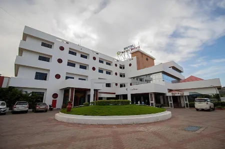 Dfront Golden Palace Отели в г. Намаккал