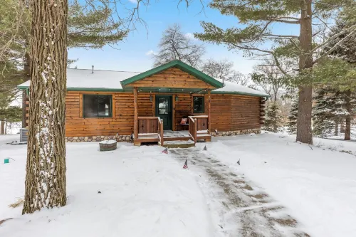 Lakeside Log Cabin w/Firepit, Dock, King Bed, Game Room, Scenic Relaxation