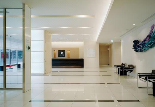 호텔 우르빅 가고시마의 깔끔한 객실 내부 모습