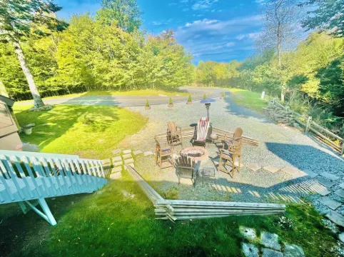 Just minutes from Beech Mtn Ski Resort /Townhome /Fire Pit & Fireplace / Pets OK