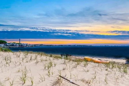 Sunny Beachfront Condo + Parking! Provincetown West End