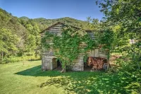 Serene Mountain Getaway w/Hot Tub,Pool:25 min to Asheville
