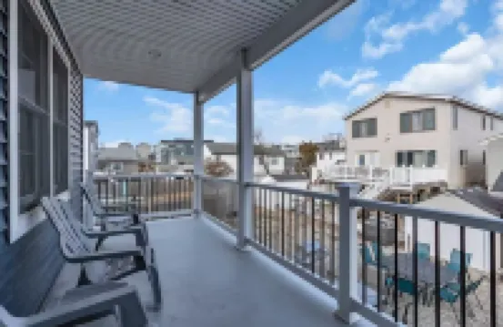 Walk 2 Beach with Linens + Towels and Park 2 cars