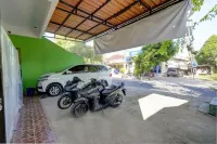 Hotel O Sahabat Syariah Near Plasa Telkom Bawean