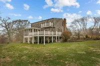 Nonquit Cottage by Sakonnet Farm & Stays