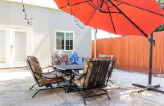 Victorian Retreat 2Bed/1Bath, Parking, Game Room