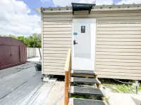 Tiny house No. 3 Charming 1-bedroom, Kitchen in fabulous Pinellas Park with AC