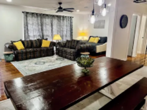 Charming Downtown Getaway