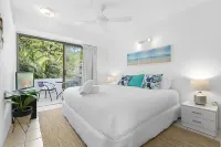 Beach Chic, Stroll to Noosa Main Beach and Hastings St. Child and pet friendly.