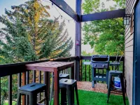 Lovely 2-Bedroom Condo w/ View, Pool, Balcony & BBQ