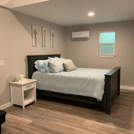 Adorable private studio-style guesthouse! 15 min from beaches!