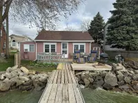 Waterfront 2-bedroom Cabin in Celina with WiFi, AC & Seasonal Fishing Dock