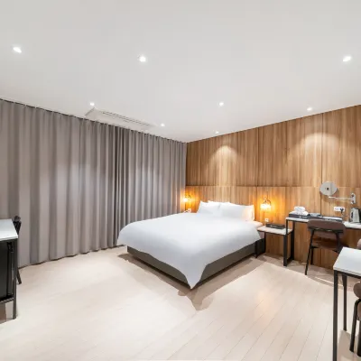 Ballantine Business Hotel Hotels near U · Square