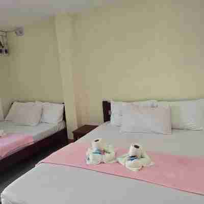 OYO 1121 Junlyn Apartelle Rooms