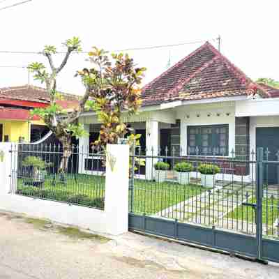 Omah Ceria Guest House Hotel Exterior