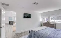 Elegant Thames St. Loft w/ View of Town and Harbor Các khách sạn ở 