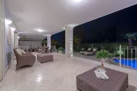 Luxury Lakefront Catullo A1 by Wonderful Italy