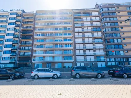 Apartment with 3 Bedrooms and Sea View Отели рядом с достопримечательностью «Residence Park Cosmos - B.V.B.A. Luna»